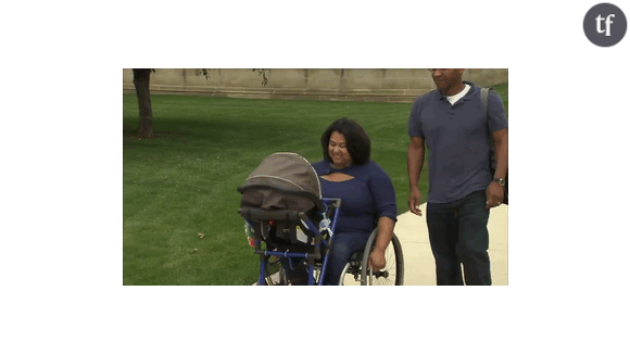 Sharina et son bébé sont fans du fauteuil élaboré par le jeune Alden.