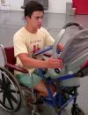 Le jeune Alden Kain a mis au point un incroyable fauteuil roulant, adapté aux parents handicapés !