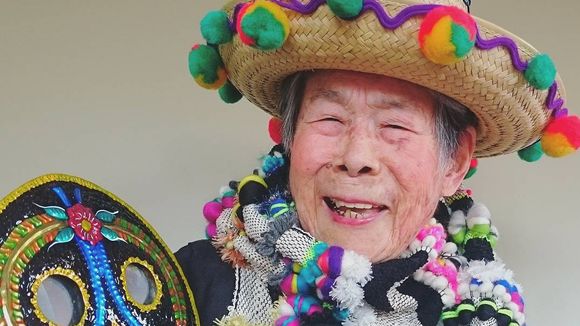 Cette grand-mère de 93 ans hyper cool joue les mannequins pour sa petite-fille