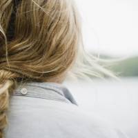 Tuto coiffure : comment se faire une tresse bohème soi-même