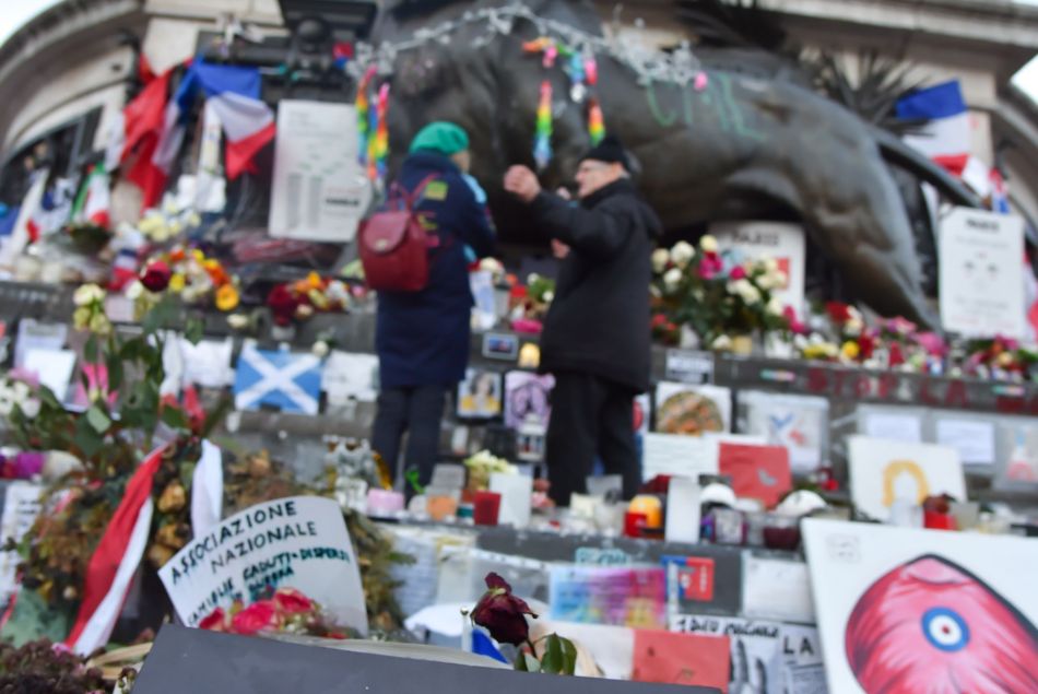  Le secrétaire général de la CGT, Philippe Martinez, se recueille place de la République pour le premier anniversaire des attentats contre Charlie Hebdo à Paris, le 7 janvier 2016. © Lionel Urman/Bestimage 
