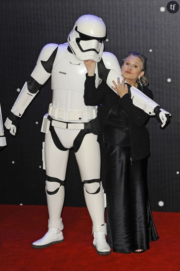 Carrie Fisher - People à la première de "Star Wars: Le réveil de la Force" à Odeon Leicester Square à Londres le 16 décembre 2015 