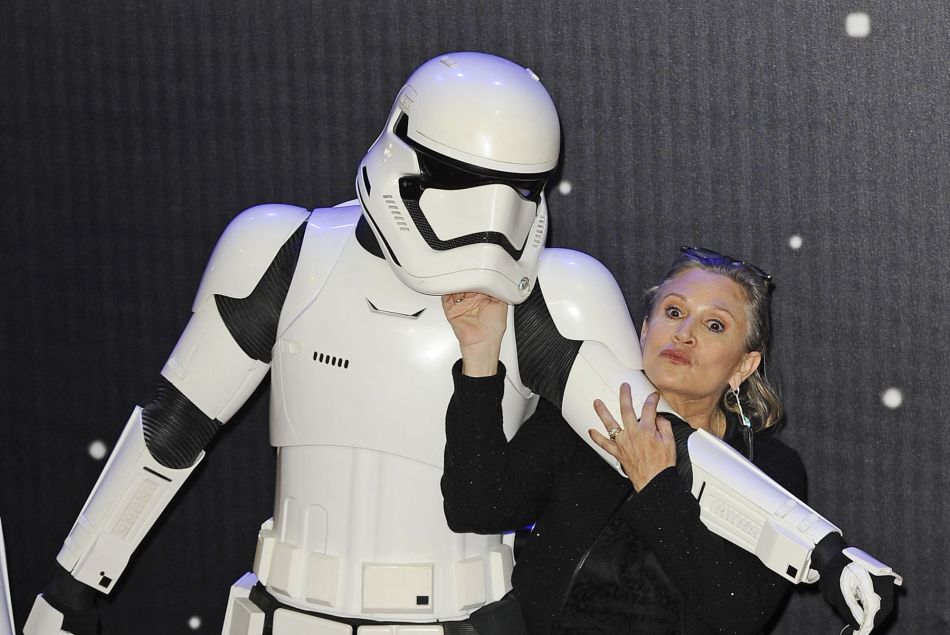 Carrie Fisher - People à la première de "Star Wars: Le réveil de la Force" à Odeon Leicester Square à Londres le 16 décembre 2015 