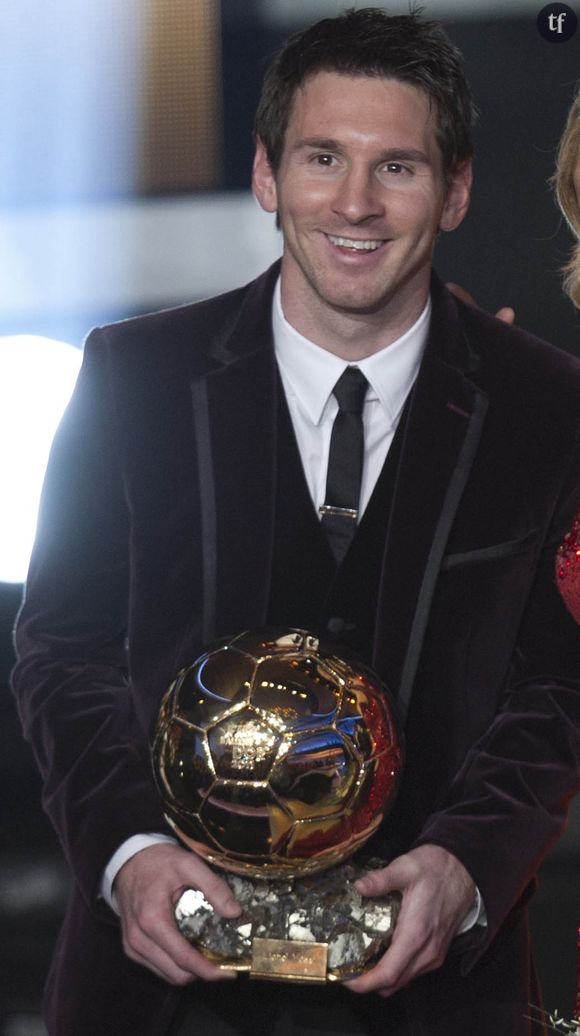 REMISE DU BALLON D'OR 2012 A LIONEL MESSI PAR SHAKIRA A ZURICH