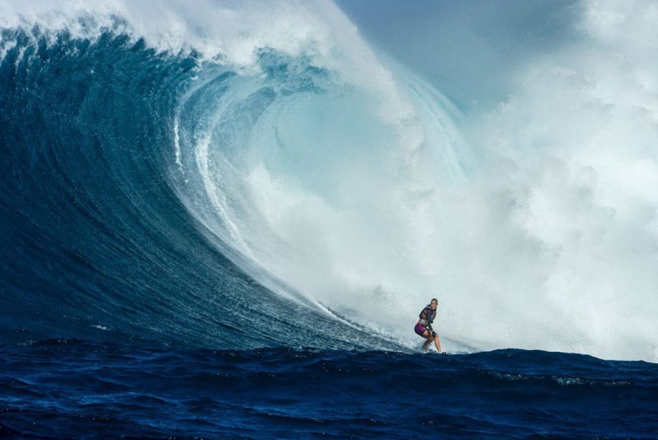 Bethany Hamilton a surfé une vague géante de 12m de haut sept mois seulement après son accouchement