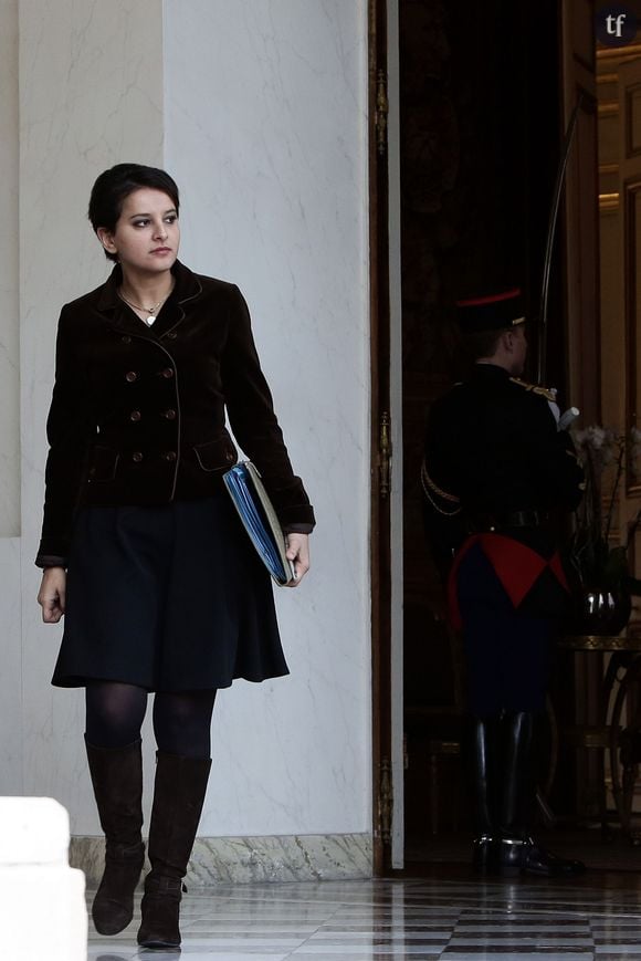 Najat Vallaud-Belkacem, ministre de l'éducation nationale, de l'enseignement supérieur et de la recherche sortant du conseil des ministres au palais de l'Elysée à Paris, le 13 janvier 2016. © Stéphane Lemouton/Bestimage 