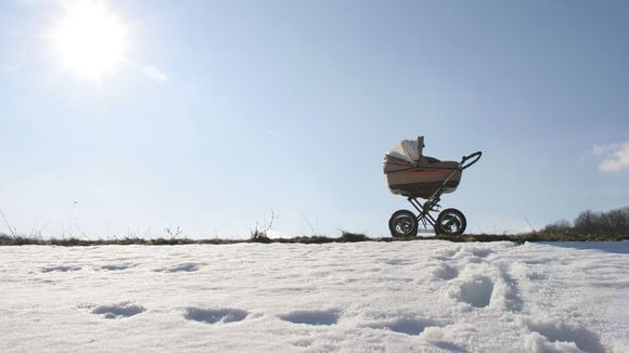 Pourquoi les Scandinaves font dormir leur bébé dehors par -15°C