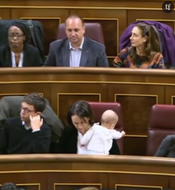 En Espagne, un bébé au parlement devient le symbole de l'équilibre vie pro-vie perso