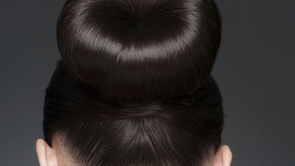 Tuto coiffure : comment faire un chignon boule ?