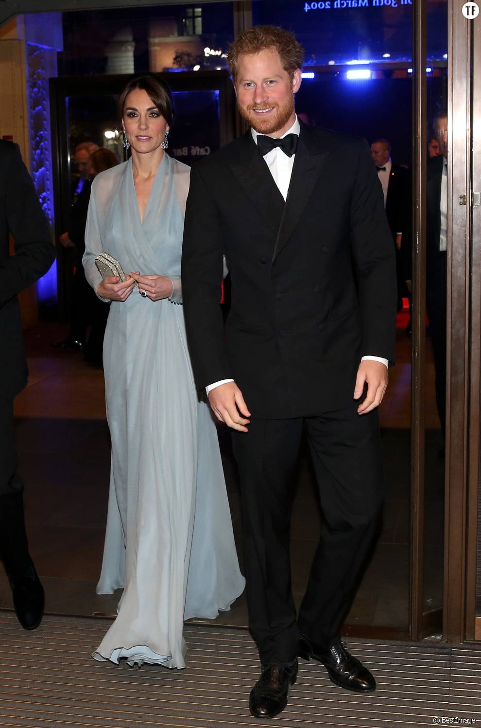  Catherine Kate Middleton, la duchesse de Cambridge, le prince Harry - Première mondiale du nouveau James Bond &quot;Spectre&quot; au Royal Albert Hall à Londres le 26 octobre 2015. 
