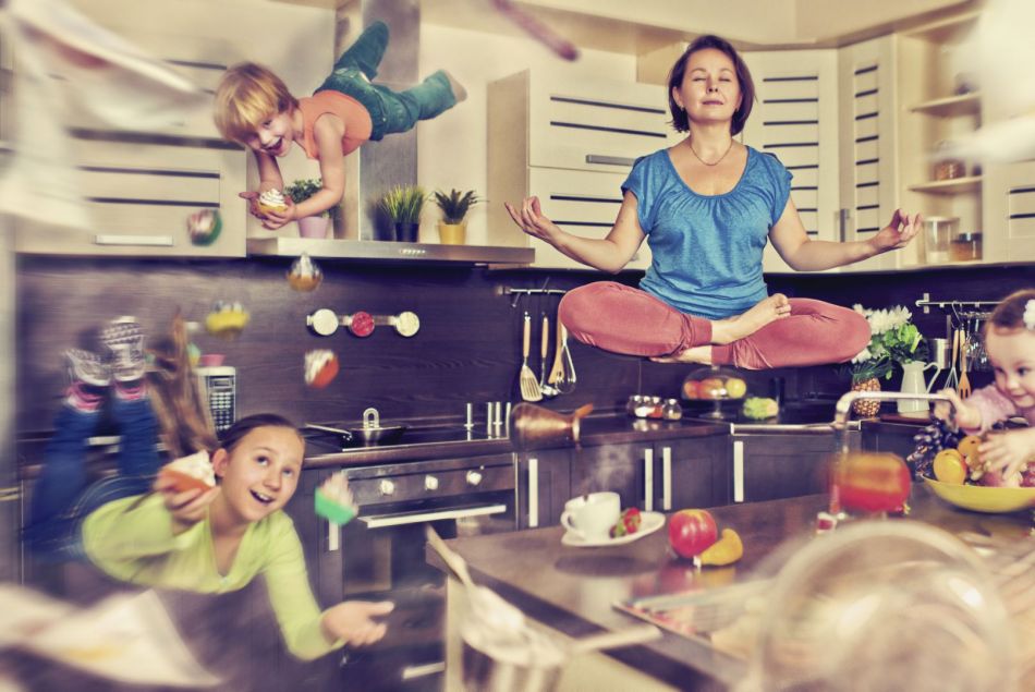 15 pensées que j'ai pendant que je fais diner mes enfants le soir