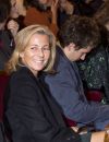  Claire Chazal, souriante 24 heures après son départ de chez TF1, avec son fils François à la générale de la pièce de théâtre "Le Mensonge" au théâtre Edouard VII à Paris, le 14 septembre 2015.  