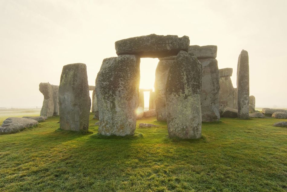 Stonehenge : de nouvelles découvertes attestent d'une égalité femmes-hommes il y a 5 000 ans