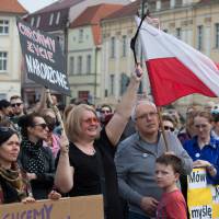 En Pologne, les femmes dans la rue pour défendre le droit à l'avortement