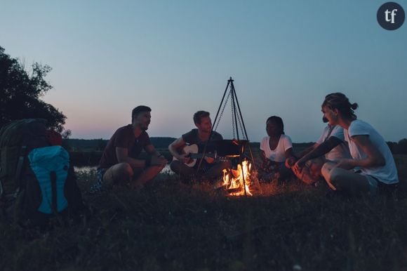 Un feu de camp: rien de mieux pour se sentir vivante!