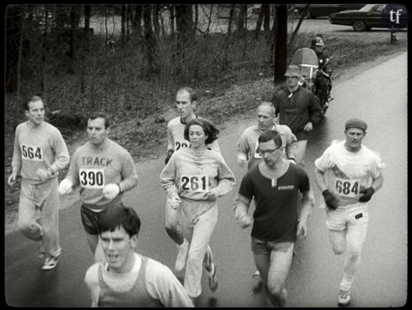 Kathrine Switzer courant le marathon de Boston en 1967