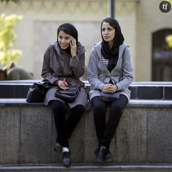 Deux étudiantes à Téhéran, la capitale iranienne