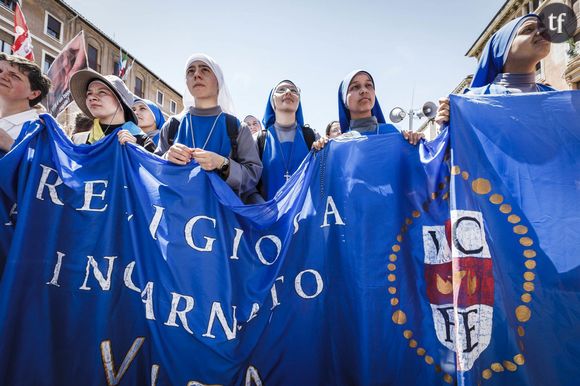 Des nonnes à une "Marche pour la vie" contre l'avortement dans les rues de Rome