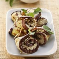 Cette recette des aubergines roulées au parmesan va vous faire fondre