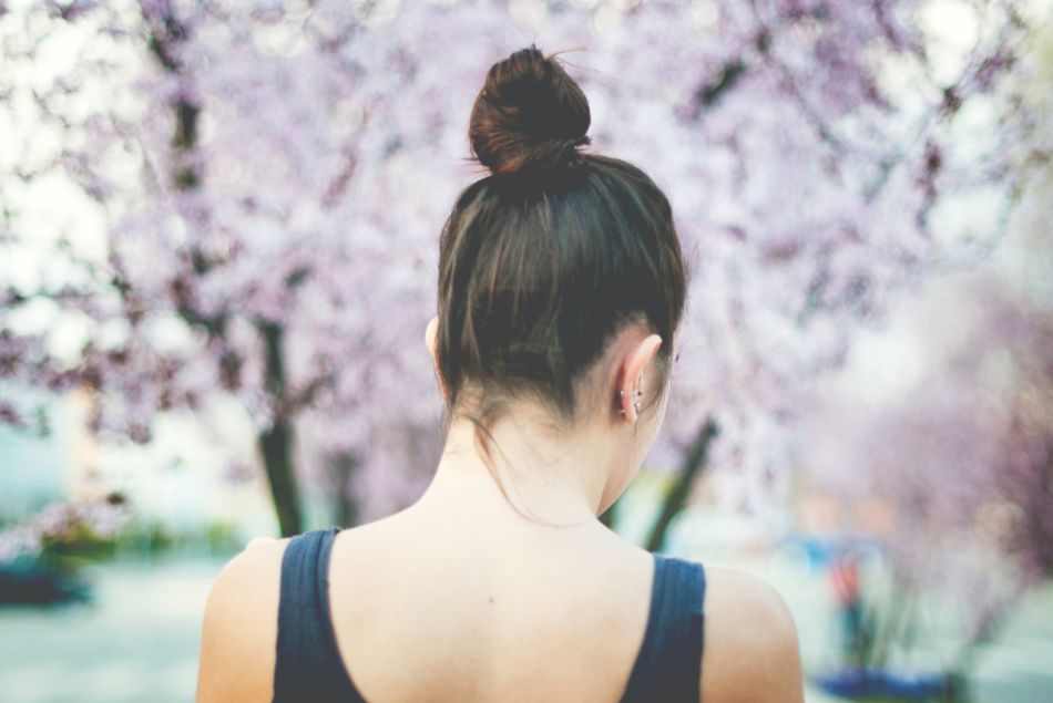 Le bun dropping : c'est quoi cette tendance cheveux qui envahit Instagram ?