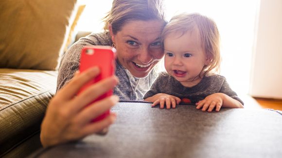 Elle attaque ses parents qui postaient des photos d'elle enfant sur Facebook