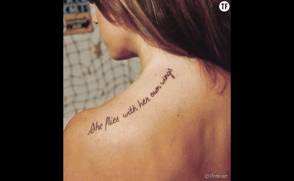 Idées tatouage citation : &quot;Elle vole avec ses propres ailes&quot;
