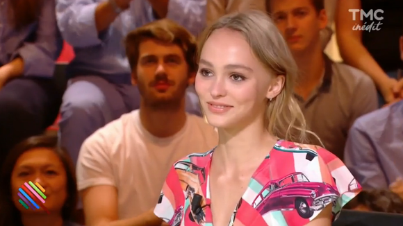 Lily-Rose Depp : très gênée sur le plateau de "Quotidien" (vidéo)