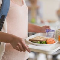 Cette ado a créé une appli pour les enfants qui mangent tout seuls à la cantine