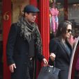 Brad Pitt et Angelina Jolie quittent un magasin de jouets à Londres le 12 mars 2016