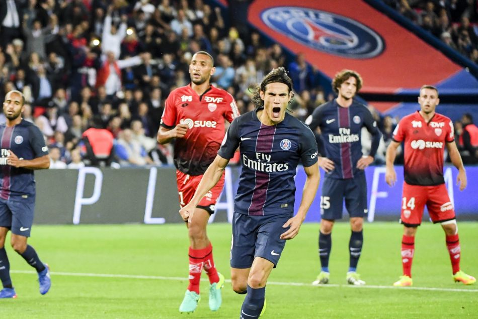 Edinson Cavani lors du match du Paris Saint-Germain contre Dijon lors de la 6éme journée de Ligue 1 au Parc des Princes, le 21 septembre 2016