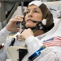 A 56 ans, cette astronaute est la femme la plus âgée à s'envoler pour l'espace