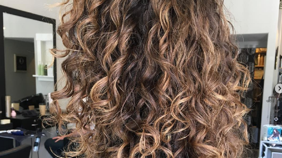 Ribbon Balayage, la tendance des mèches qui ne font pas plouc