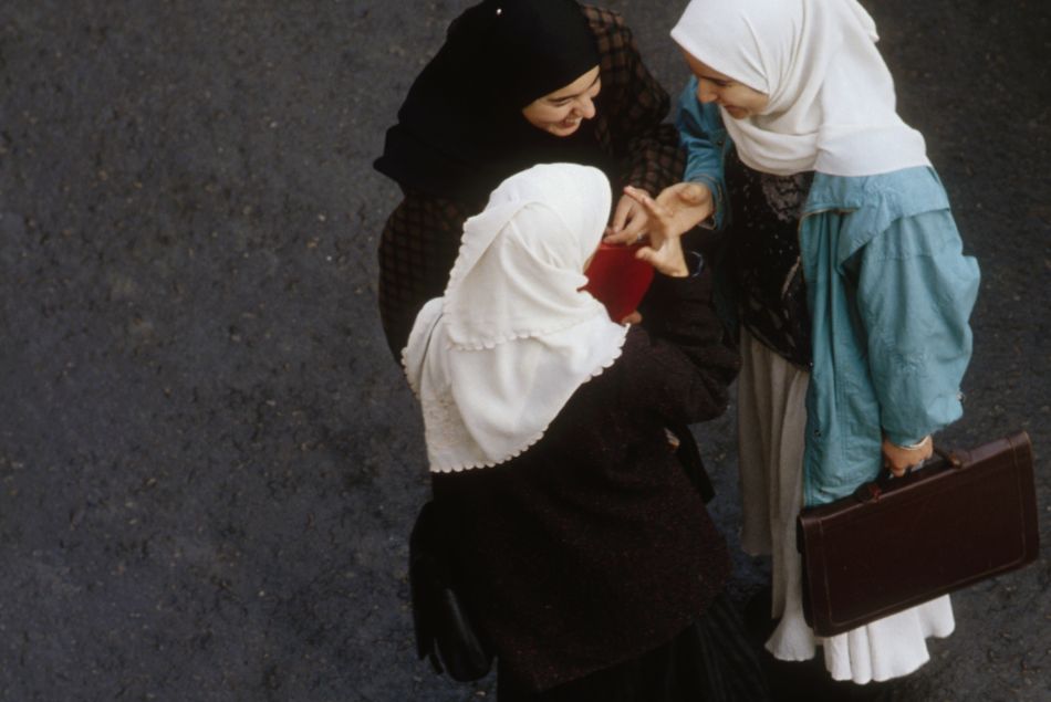Etudiantes algériennes portant le traditionnel hijab