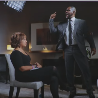 Le calme de la journaliste Gayle King face à l'hystérique R. Kelly devient iconique