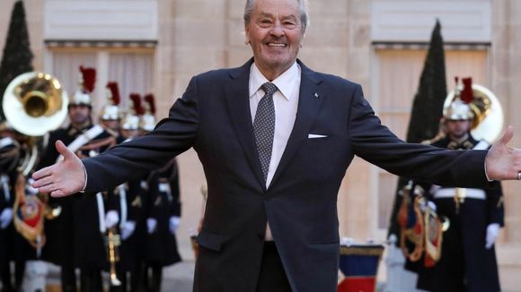 "Raciste, homophobe et misogyne" : pourquoi la Palme d'honneur à Alain Delon scandalise