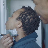 Un jeune transgenre apprend à se raser avec son père : la jolie pub engagée de Gillette