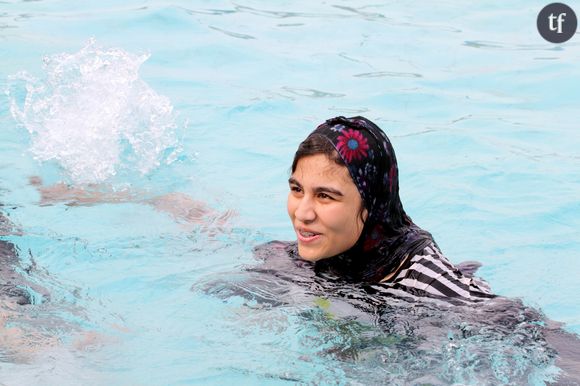 Femme se baignant en burkini (photo d'illustration)