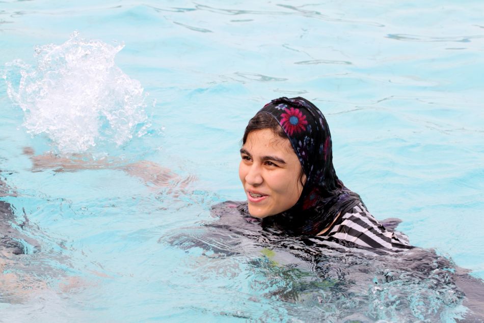 Femme se baignant en burkini (photo d'illustration)