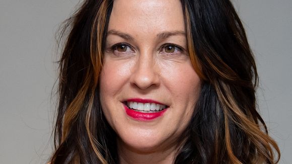 Alanis Morissette brise le tabou de la dépression post-partum