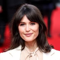 Lassée de jouer les potiches, Gemma Arterton flingue la saga James Bond