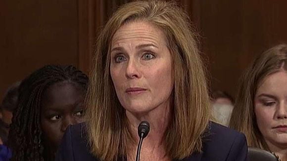 Amy Coney Barrett, la "chouchoute" réac de Trump pour remplacer Ruth Bader Ginsburg