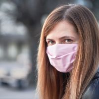 Faudrait-il adopter le masque en soie contre le coronavirus ?