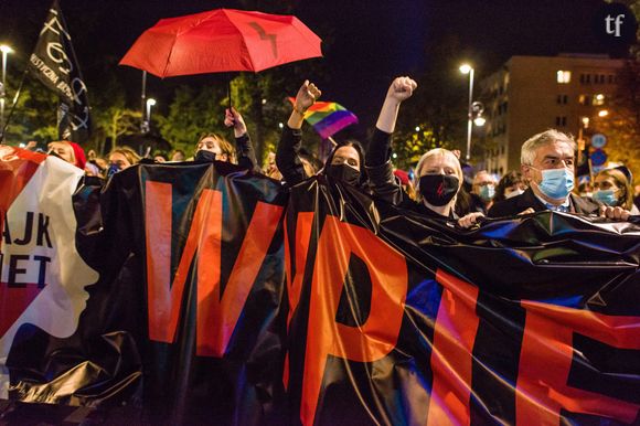 Manifestation contre la restriction du droit à l'avortement devant le Tribunal constitutionnel.