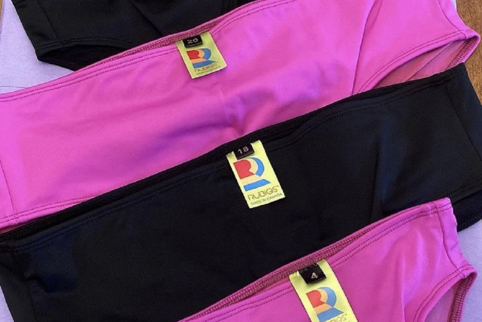 Ce père a créé une collection de maillots pour petites filles transgenres