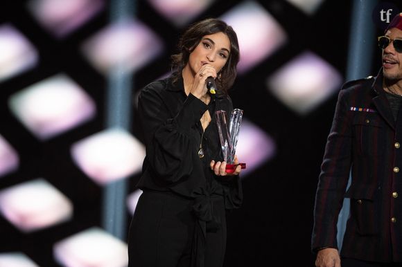 Camelia Jordana reçoit la Victoire de la musique 2019 pour le meilleur album de musique du monde le 8 février 2019