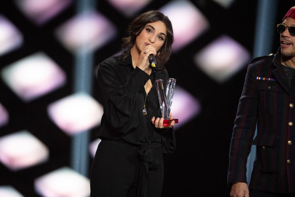 Camelia Jordana reçoit la Victoire de la musique 2019 pour le meilleur album de musique du monde le 8 février 2019