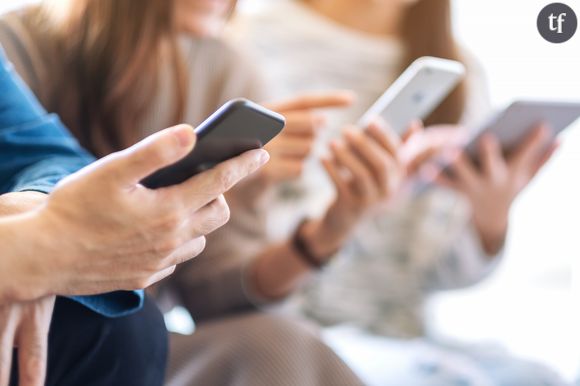 Vous dégainez votre téléphone sans savoir pourquoi ? La faute à l'"effet caméléon"