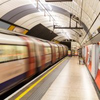 Pourquoi les Londoniennes militent pour le retour du métro de nuit