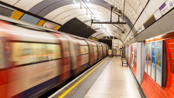 Pourquoi les Londoniennes militent pour le retour du métro de nuit