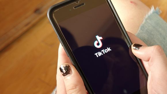 TikTok serait responsable d'une épidémie de tics nerveux chez les adolescentes